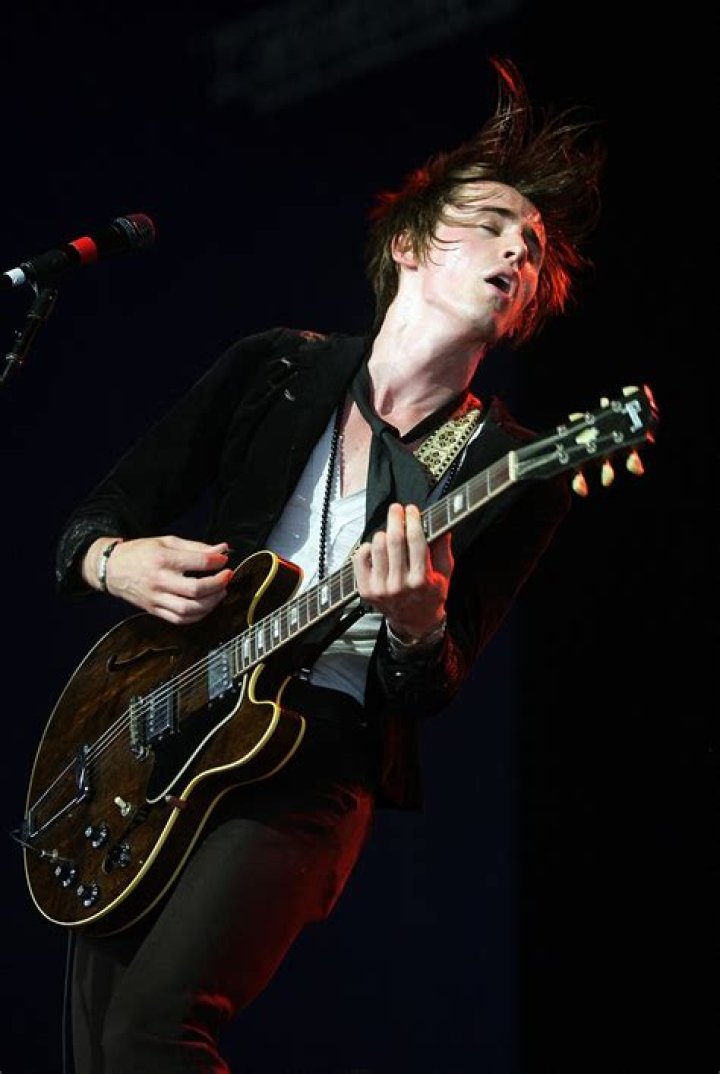 Reeve Carney Net Worth