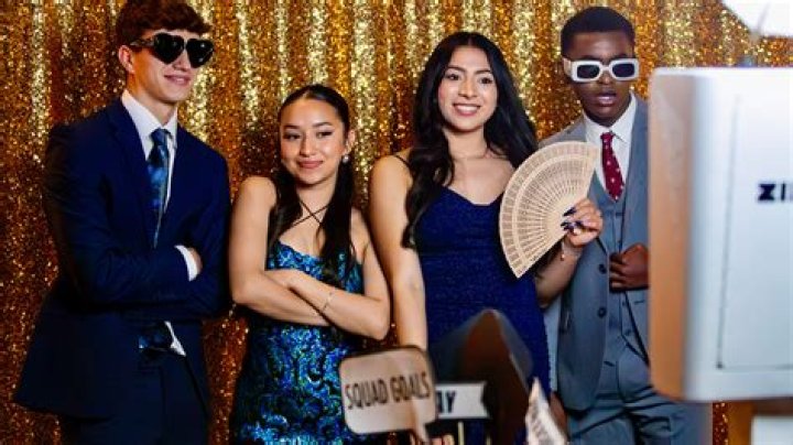 Girl Photoshops Ryan Reynolds Into Prom Photos For Hilarious Revenge On Ex