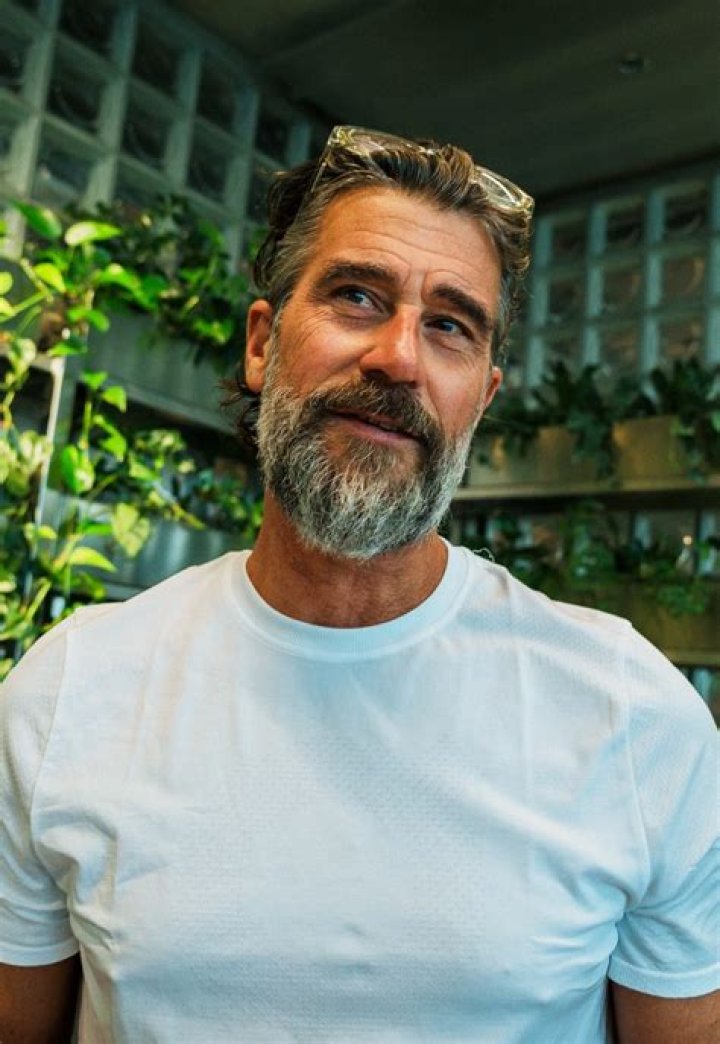 Rich Roll Podcast, Bio, Wiki, Age, Height, Wife, Athlete, Books, and Net Worth