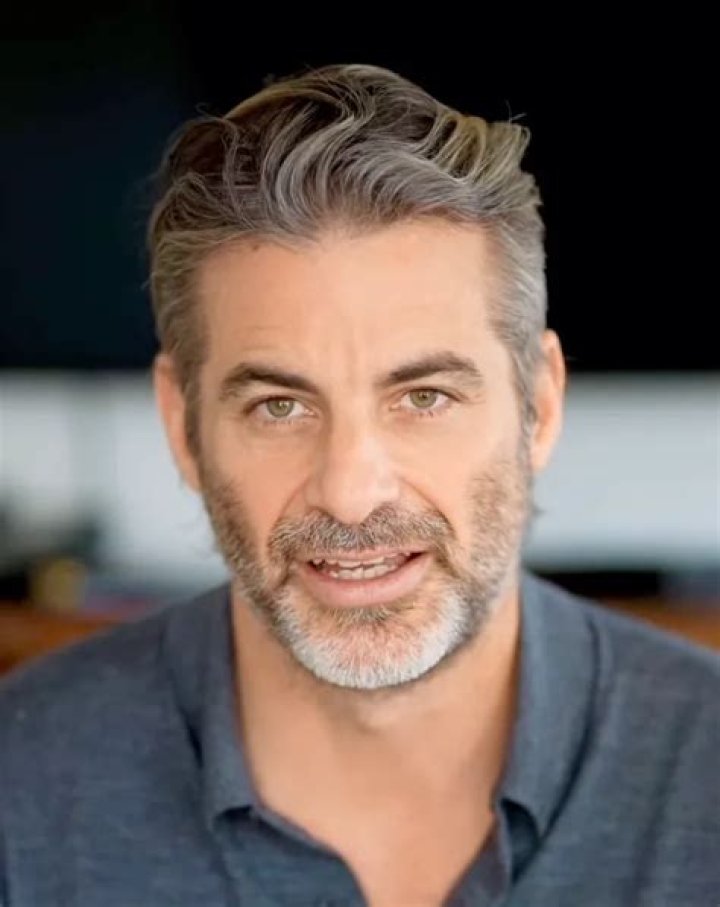 Roan Curtis -Bio, Career, Health issues, and Net Worth