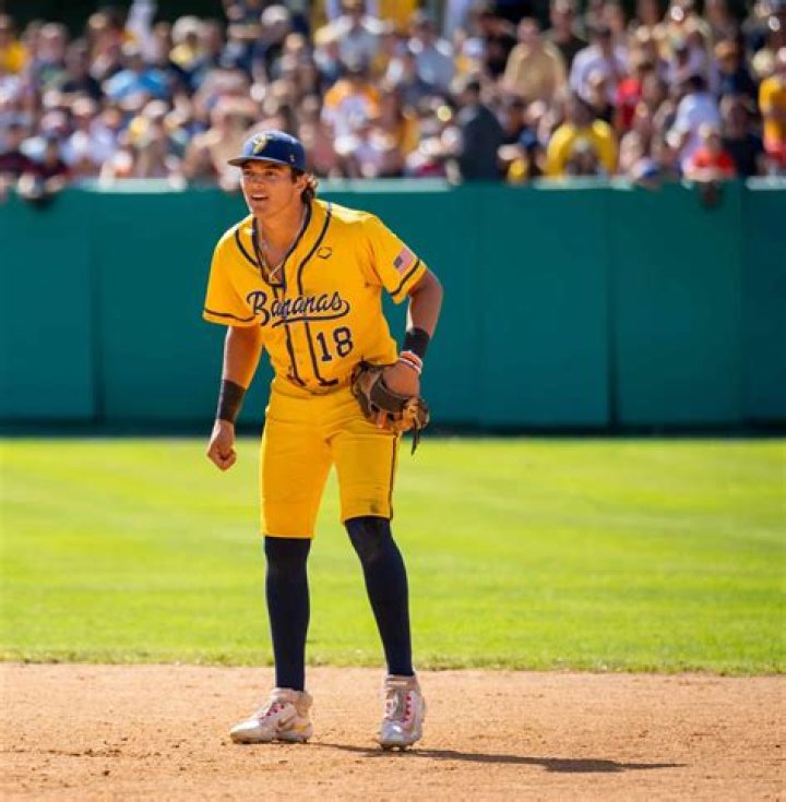 Robert Anthony – Cruz-Baseball Player | Net Worth, Age, Height, Career, Wife, Family, Stats And Facts