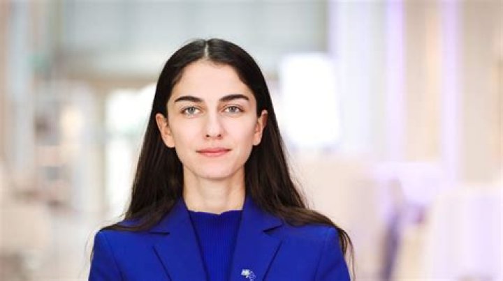 Romina Pourmokhtari – Politician | Wiki, Age, Height, Net Worth, Relationship, Ethnicity, Career