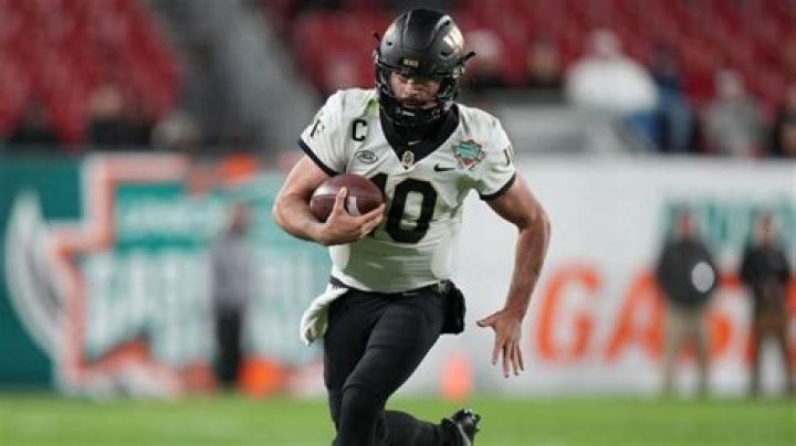 Sam Hartman Transfers to Notre Dame, Immediately Bolstering the Irish's Championship Chances