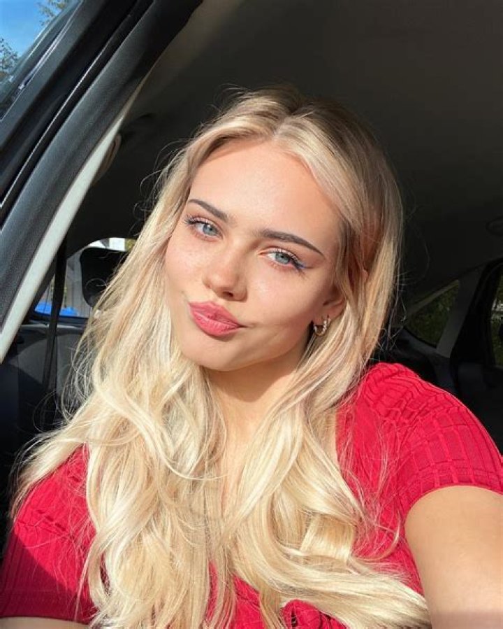 Sara Crumbleleg Phone Number, WhatsApp, Address, Email Id