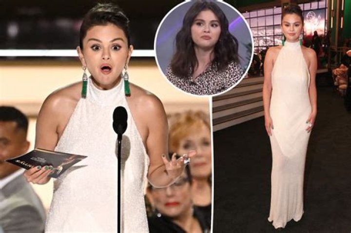 Selena Gomez Fans Are Upset No One Told Her About Her Wardrobe Malfunction
