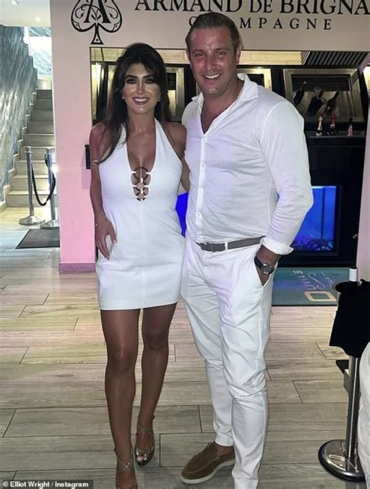 Shane Wright Net Worth, Bio, Early Life, Career, Relationship Status, Body Measurements, Social Media