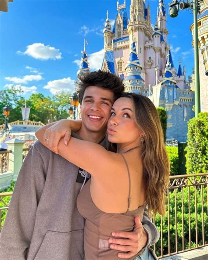 Sophia Esperanza-Youtuber| Net Worth, Age, Height, Relationship, career and Wiki!