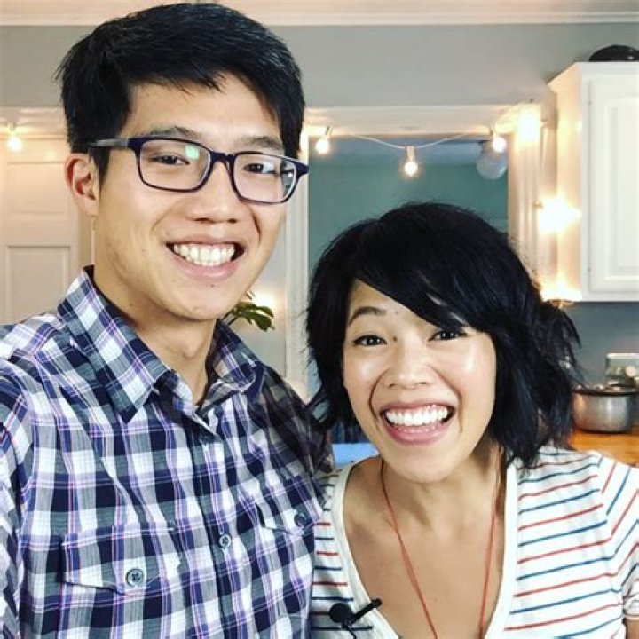 Stalekracker – CookBook Author, YouTuber | Wiki, Age, Height, Net Worth, Relationship, Ethnicity, Career