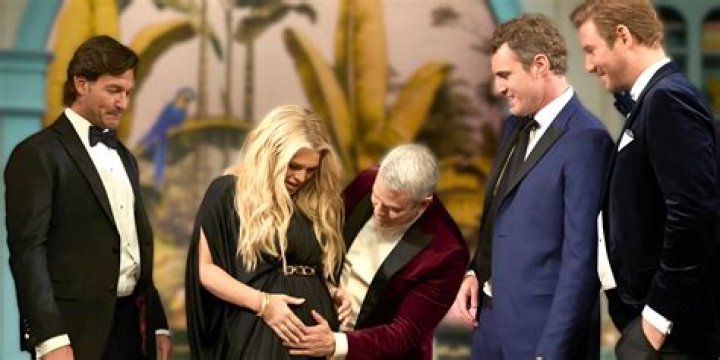 Stephen Amell Net Worth – How Much is Amell Worth?