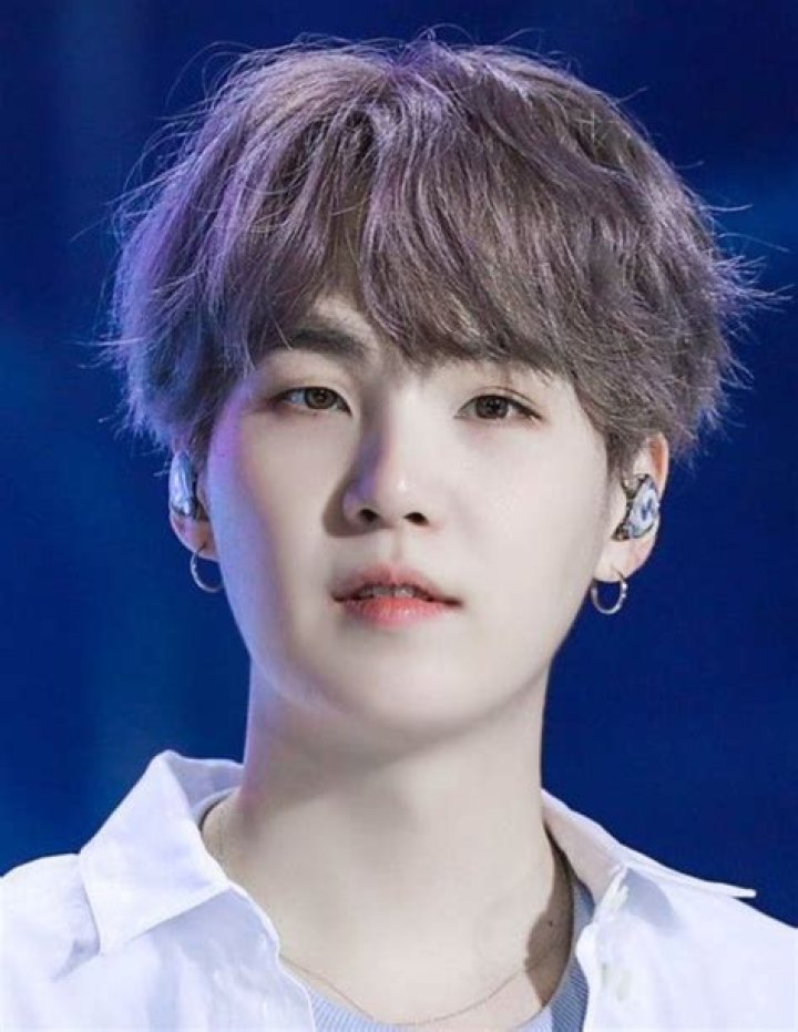 Suga (BTS Rapper) Height, Weight, Age, Girlfriend, Biography & Family