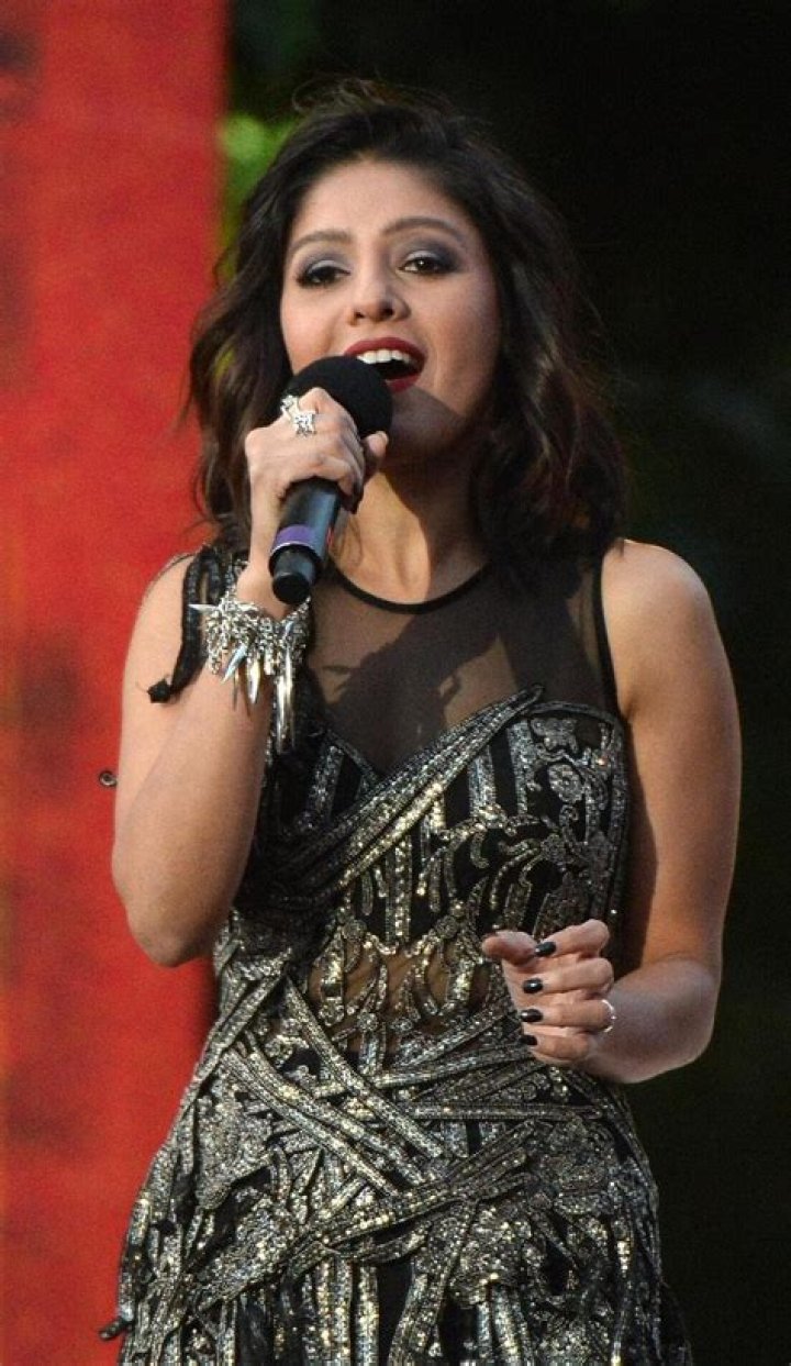 Sunidhi Chauhan – Biography, Facts & Life Story