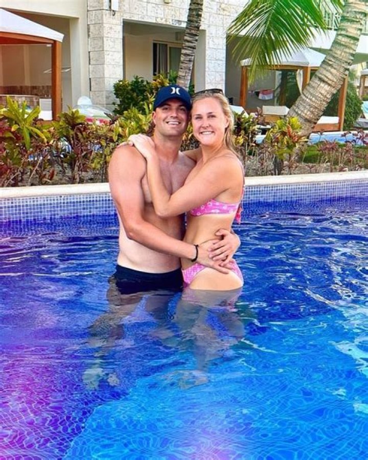 Is She Married To Fiance Anne Cline?