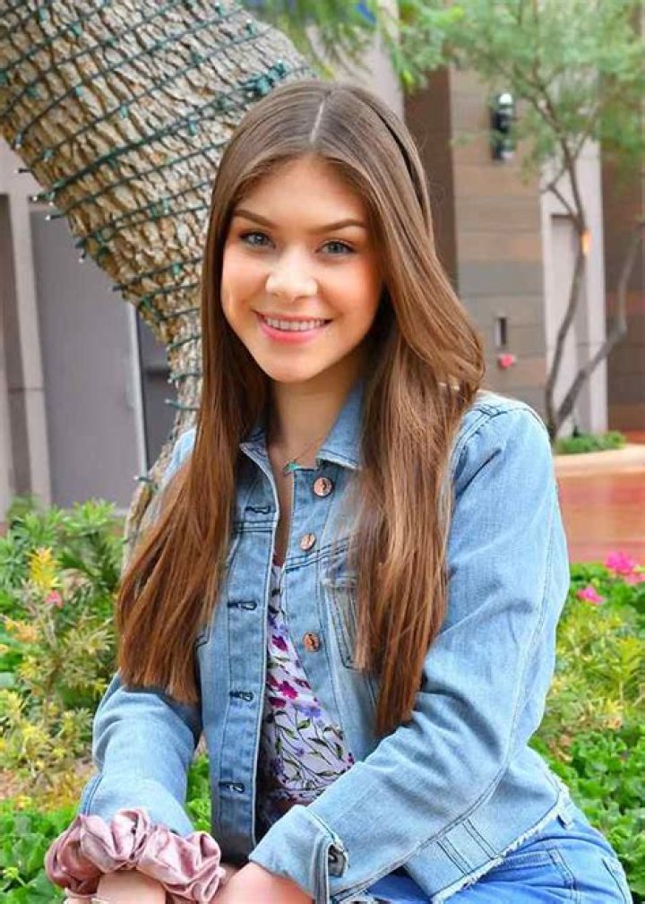 Taylor Nikolai – Social Media Personality | Wiki, Age, Height, Net Worth, Relationship, Ethnicity, Career