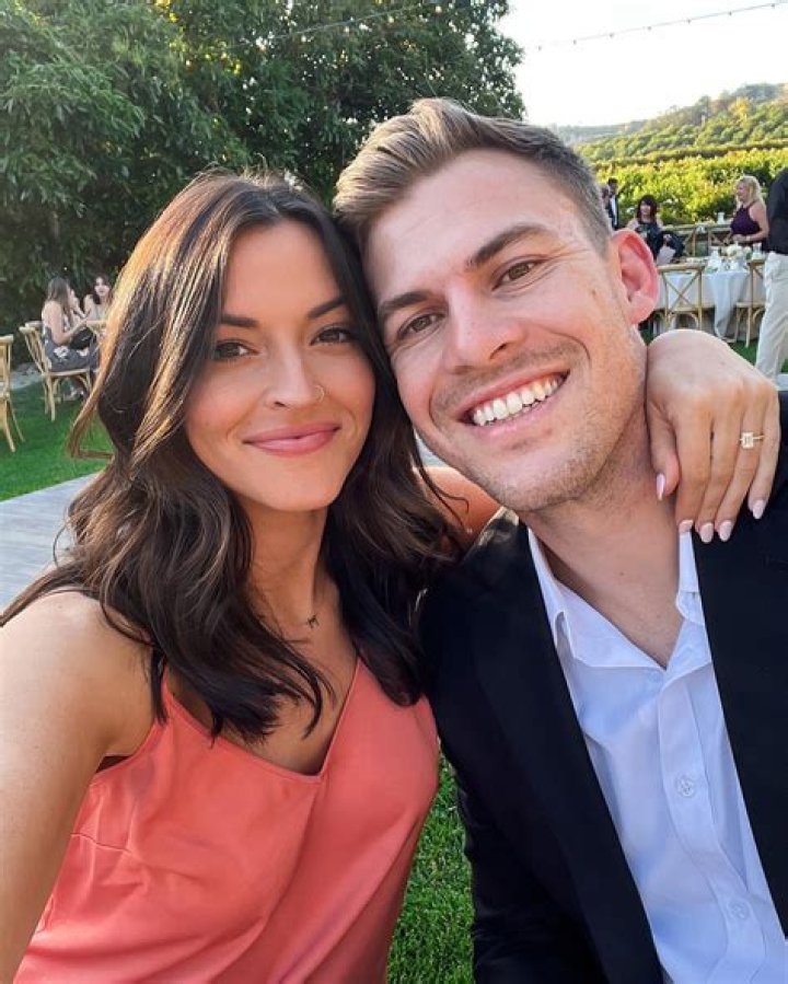 
Tia Booth Net Worth – Salary and Earnings From ‘The Bachelorette’ and “Bachelor in Paradise”
