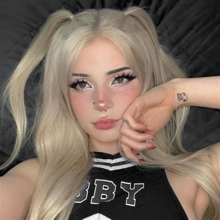 What Are TikTok Egirls? They're the It Girls of the App — Details!