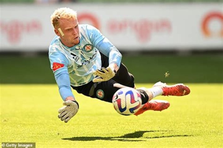Tom Glover (Goalkeeper) – Bio, Net Worth 2023, Girlfriend, Family, Stats, Team, Dating, Affairs, Transfer and More.
