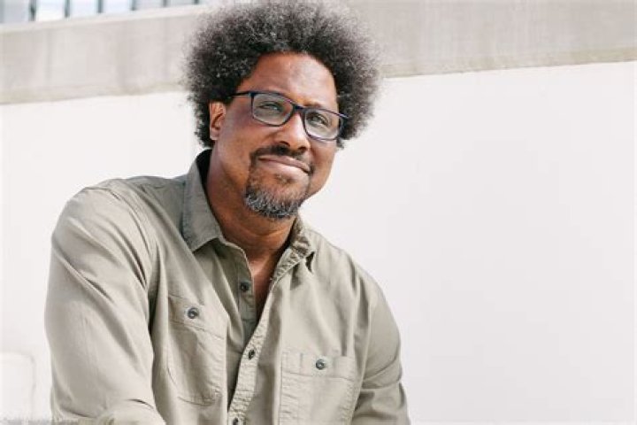 W Kamau Bell CNN, Bio, Wiki, Age, Height, Wife, Book, Comedy, Salary, and Net Worth