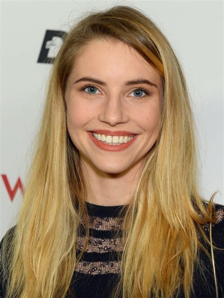 Wallis Currie- Wood