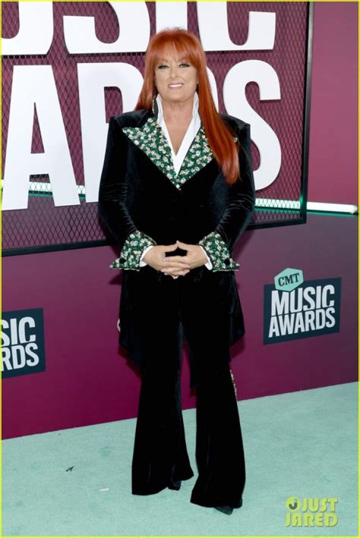 What Was Wrong With Wynonna Judd At CMM Awards?