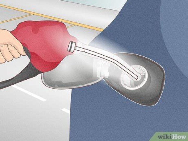 "I Just Have to Let It Fill Up Every Time" — Woman Doesn't Know How to Stop Gas Pump