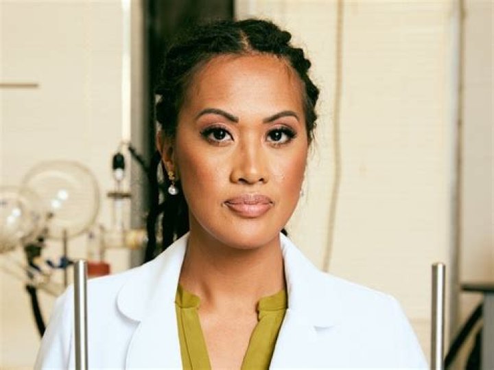 Yvonne Romain – Former Actress | Who is Her Husband? Wiki, Age, Height, Net Worth, Relationship, Ethnicity, Career