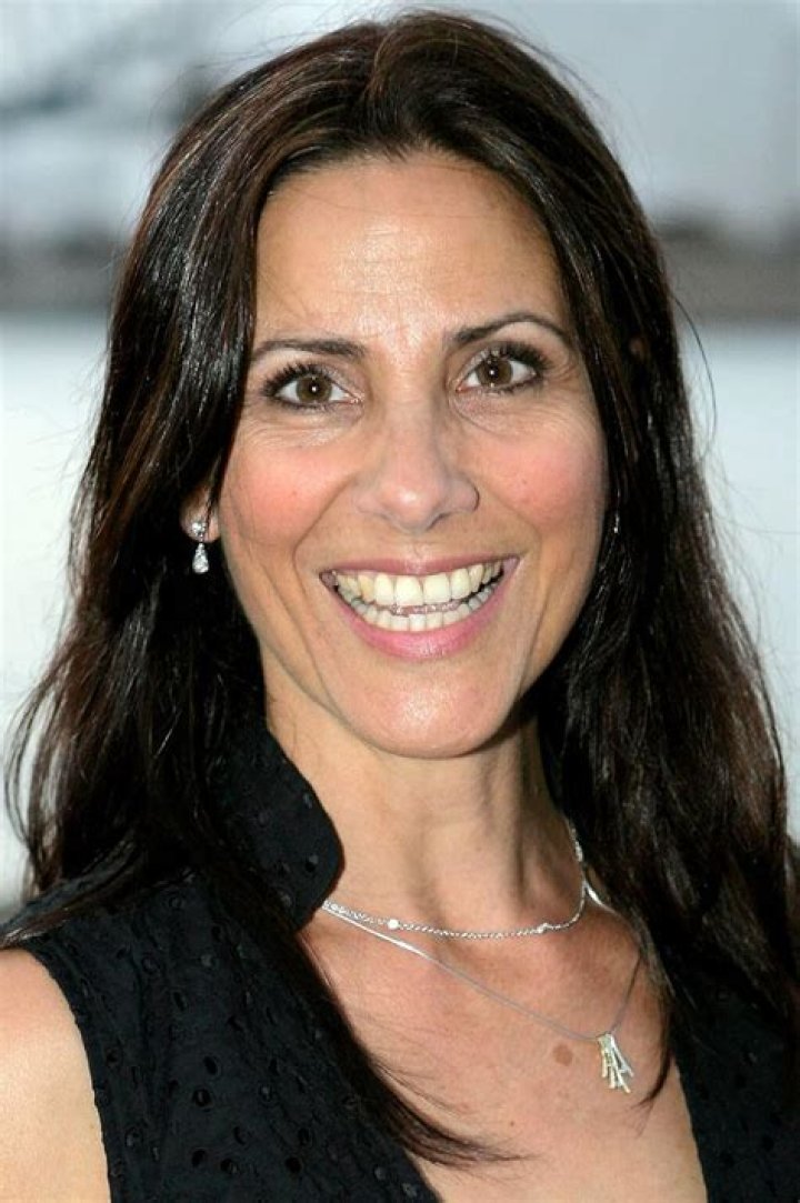 Zoe Carides – Biography, Facts & Life Story